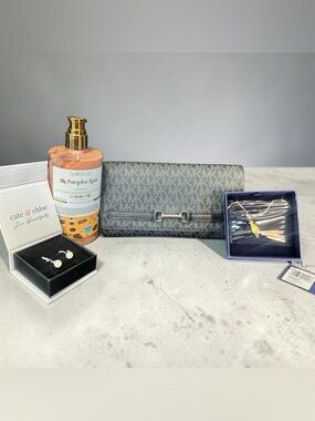 🖤 Michael Kors Carson Large Logo Convertible Crossbody Bag 🖤 NWT